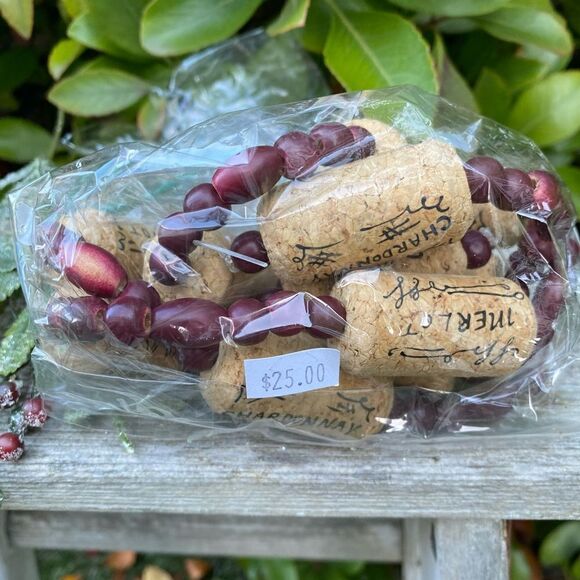 🎄Christmas Tree Garland w/cranberry colored beads. NWT! - Picture 4 of 6